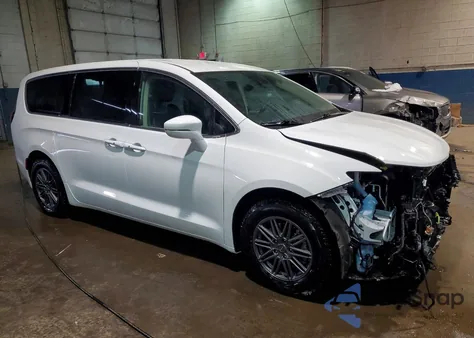 2022 Chrysler Pacifica Hybrid Touring L z USA, uszkodzony, nr VIN 2C4RC1L76NR207311